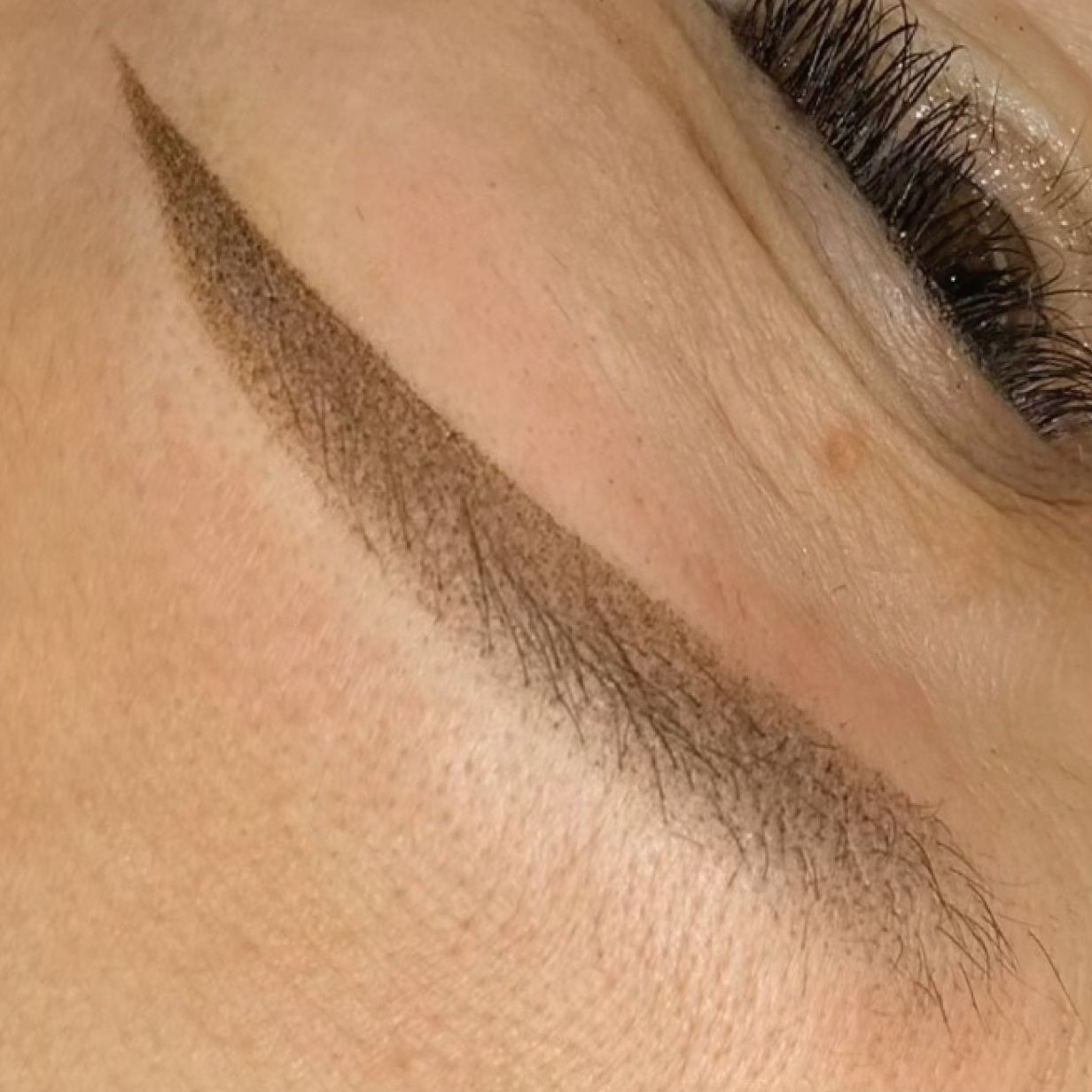 眉　マシンパウダー 施術例1